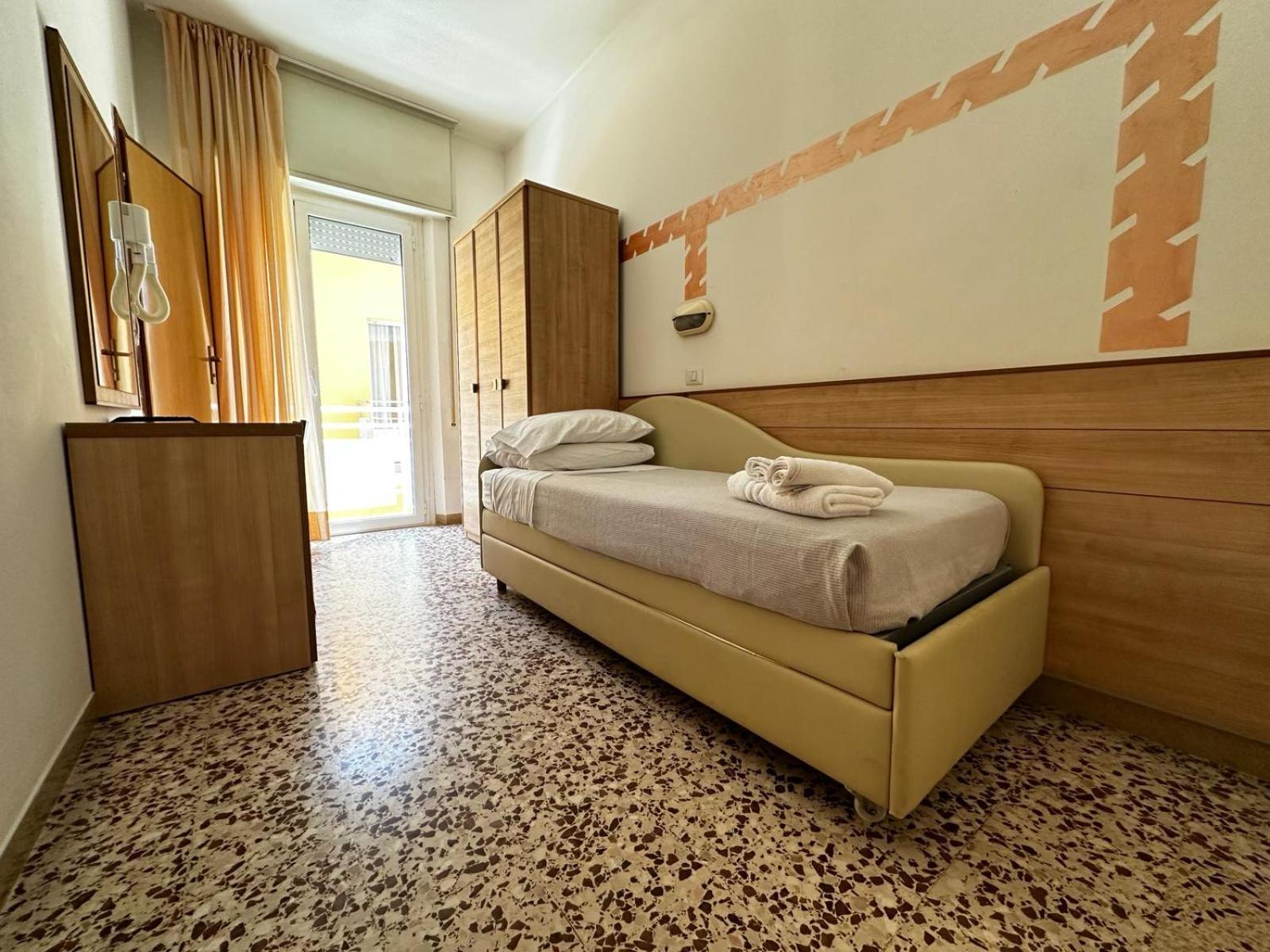Hotel Ravello Da Lorenzo E Moira Adults Only Римини Екстериор снимка